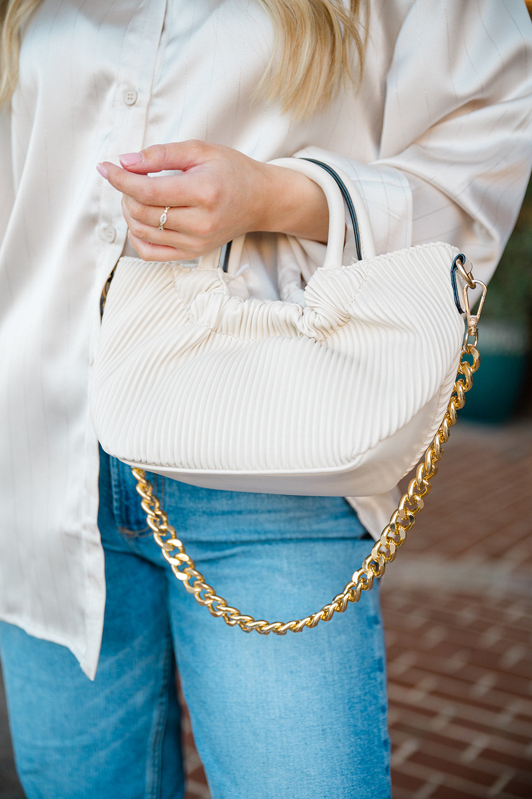Ribbed Purse with Gold Chain